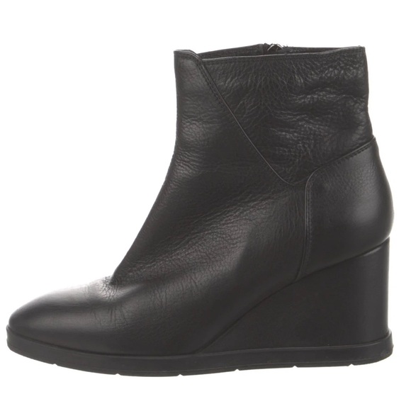 Aquatalia Black Judy Wedge Booties Women's 9.5 Tumbled Calf Weatherproof Leather - Picture 1 of 7